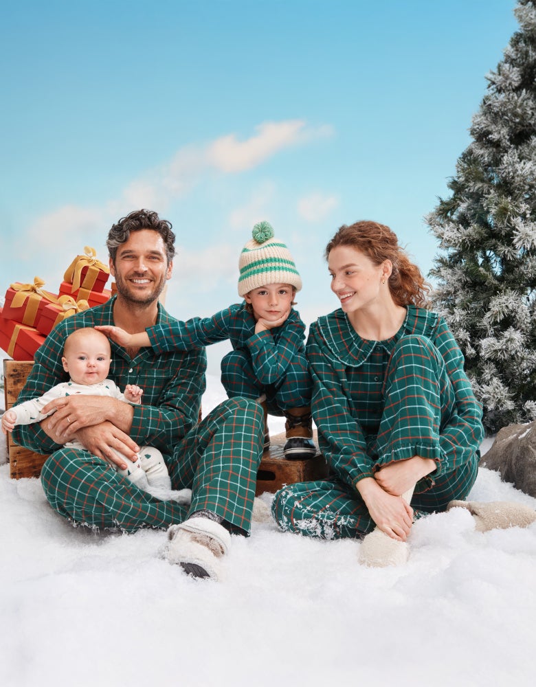 family in green plaid matching pajamas NEW NEW NEW
60+ holiday prints
made to mix or match
family in green plaid matching pajamas