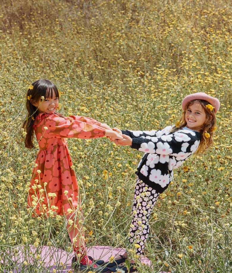 girls in daisy print clothes